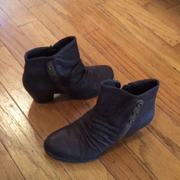 Baretraps brown ankle booties - Picture 2 of 5